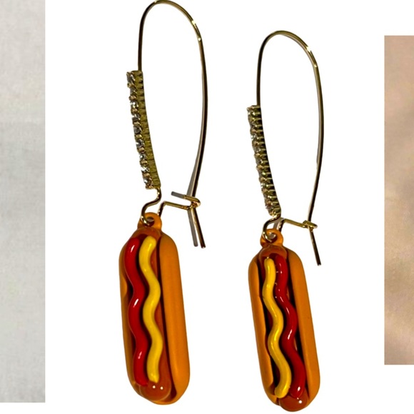 New Betsey Johnson Gold Tone HOT DOG 🌭 Drop earrings - Picture 3 of 8